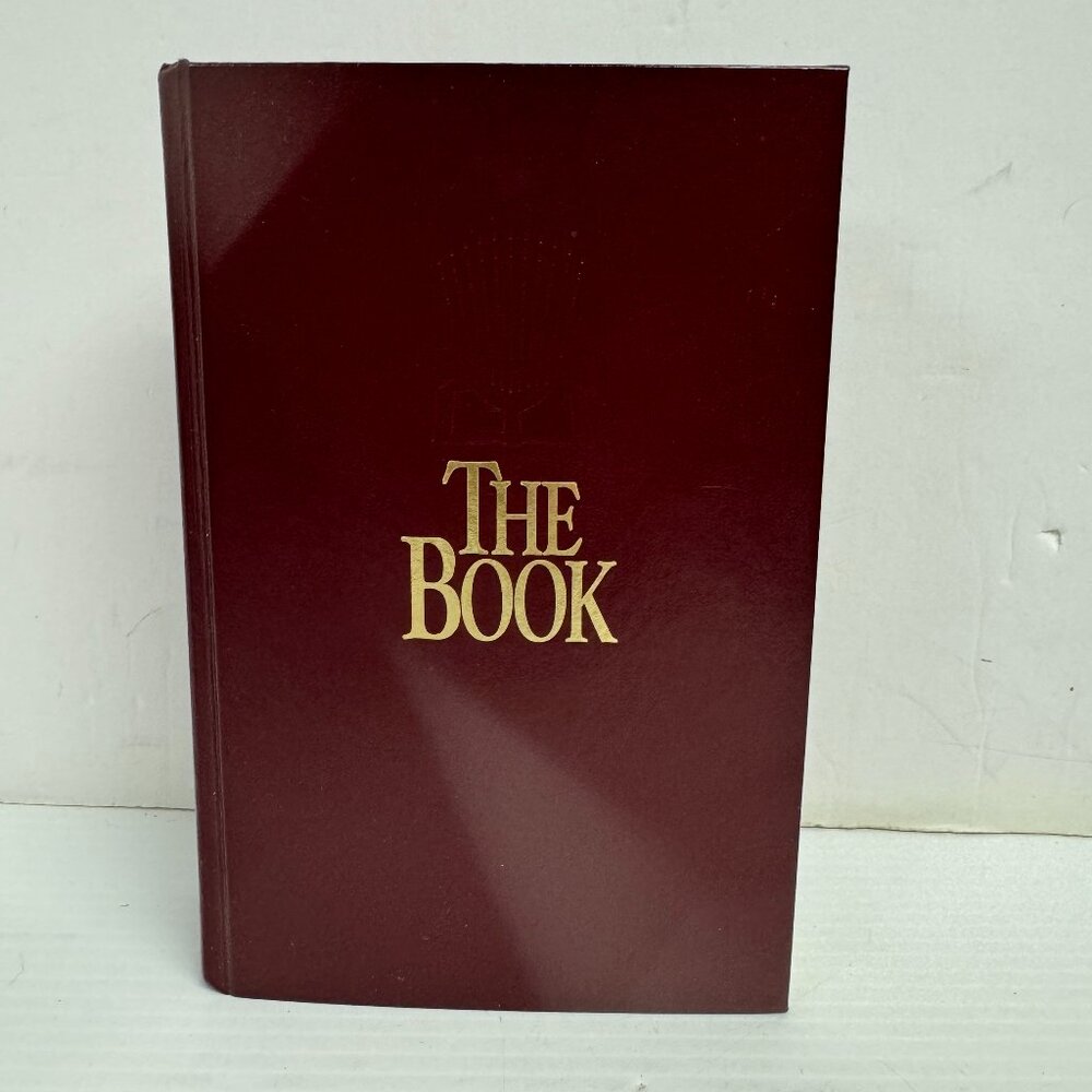 The Book Bible hardcover Tyndale publishing ISBN 0-8423-3285-5 - O1185